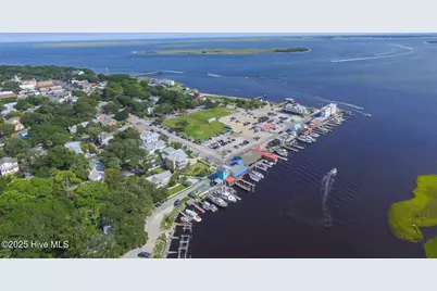 142 NE 18th Street, Oak Island, NC 28465 - Photo 6
