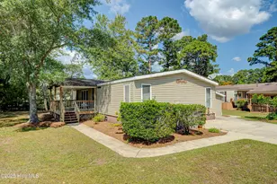 609 Outrigger Ct, Hampstead, NC 28443 - Photo 1