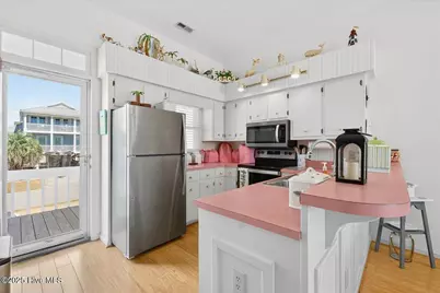 142 Brunswick Avenue E # B, Holden Beach, NC 28462 - Photo 16