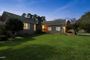 812 Pelican Dr, New Bern, NC 28560 - Photo 2
