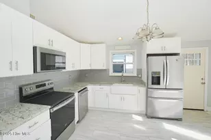 127 NW 10th St, Oak Island, NC 28465 - Photo 6