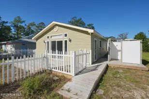 127 NW 10th St, Oak Island, NC 28465 - Photo 2