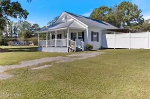 410 Elizabethtown Rd, Bladenboro, NC 28320 - Photo 2