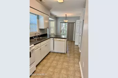 113 Gladiola Drive, New Bern, NC 28562 - Photo 4