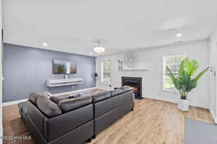 404 Seahawk Ct, Richlands, NC 28574 - Photo 6