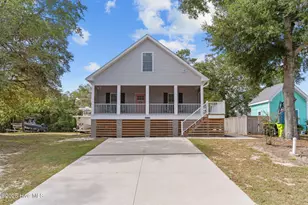 101 SW 28th St, Oak Island, NC 28465 - Photo 2