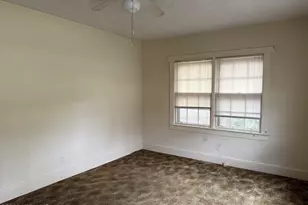 512 Nicholson St, Clinton, NC 28328 - Photo 2