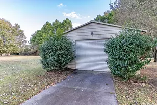 301 Edgebrook Dr, Pikeville, NC 27863 - Photo 38