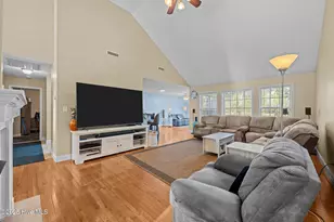 1207 Pelican Dr, New Bern, NC 28560 - Photo 2