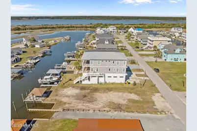 6095 6th Street, Surf City, NC 28445 - Photo 8