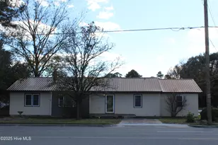 513 W Main St, Beulaville, NC 28518 - Photo 1