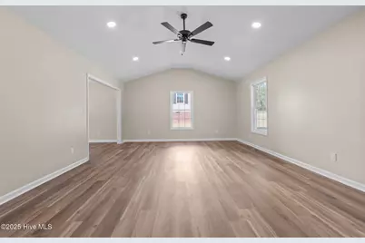 215 Beech Street, Hamlet, NC 28345 - Photo 4