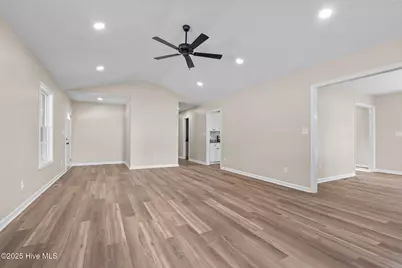 215 Beech Street, Hamlet, NC 28345 - Photo 6