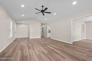 215 Beech St, Hamlet, NC 28345 - Photo 6