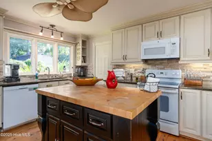810 Madam Moores Ln, New Bern, NC 28562 - Photo 10
