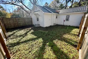 202 Lewis St, Bladenboro, NC 28320 - Photo 10