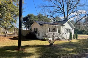 202 Lewis St, Bladenboro, NC 28320 - Photo 4
