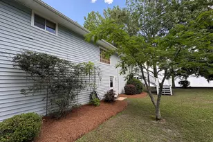 2810 Canal Cove Rd, Lake Waccamaw, NC 28450 - Photo 2