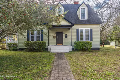 301 W Central Street, Maxton, NC 28364 - Photo 6