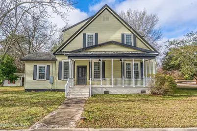 301 W Central Street, Maxton, NC 28364 - Photo 2