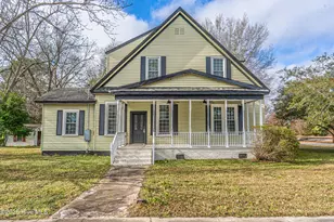 301 W Central St, Maxton, NC 28364 - Photo 2