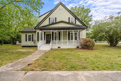301 W Central Street, Maxton, NC 28364 - Photo 8