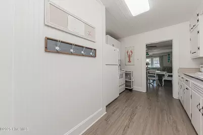 520 W Corbett Avenue, Swansboro, NC 28584 - Photo 16