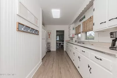 520 W Corbett Avenue, Swansboro, NC 28584 - Photo 18