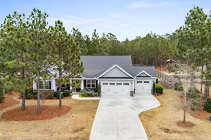 822 Winston Pnes Dr, Aberdeen, NC 28315 - Photo 2