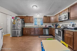 1004 Springdale Dr, Jacksonville, NC 28540 - Photo 8