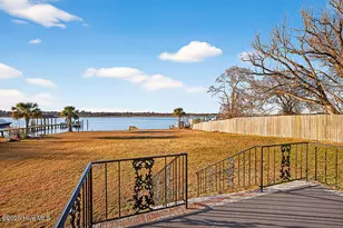 304 Madam Moores Ln, New Bern, NC 28562 - Photo 10