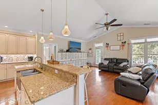 304 NE 47th St, Oak Island, NC 28465 - Photo 4