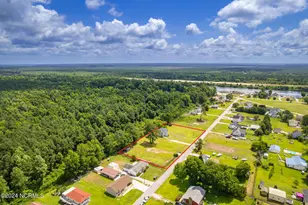 335 Country Club Ln, Newport, NC 28570 - Photo 2