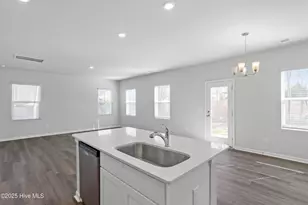 621 S Squires Run Ln, Richlands, NC 28574 - Photo 4
