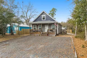 125 NW 15th St, Oak Island, NC 28465 - Photo 4