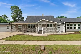 705 Bullard St, Roseboro, NC 28382 - Photo 8