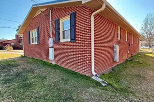 200 1st St, Williamston, NC 27892 - Photo 12