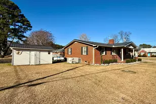 200 1st St, Williamston, NC 27892 - Photo 4