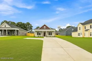802 Holmes St, Clinton, NC 28328 - Photo 2