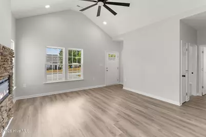 802 Holmes Street, Clinton, NC 28328 - Photo 6