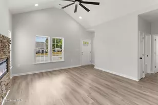 802 Holmes St, Clinton, NC 28328 - Photo 6