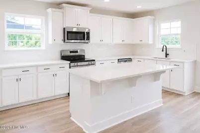 807 Hidden Bridge Drive, Jacksonville, NC 28546 - Photo 2