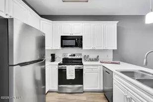 608 W Brown St, Southport, NC 28461 - Photo 8