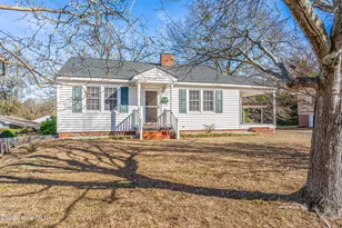 908 Jefferson St, Hamlet, NC 28345 - Photo 1