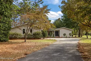228 Star Hill Dr, Cape Carteret, NC 28584 - Photo 2