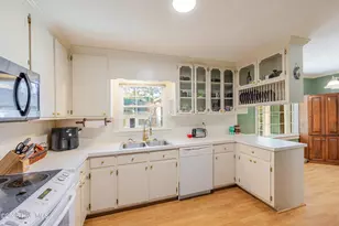 2405 Williamsburg Dr NW, Wilson, NC 27896 - Photo 4