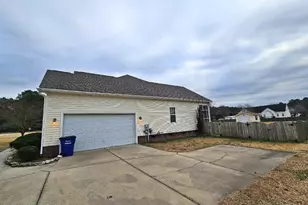 7 Edgewater Dr, Smithfield, NC 27577 - Photo 4