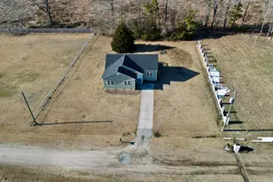 303 Roberson Dr, Williamston, NC 27892 - Photo 2
