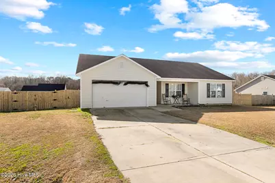 205 High Meadow Court, Richlands, NC 28574 - Photo 2