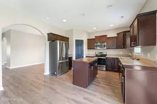407 S Bluff Cir, Jacksonville, NC 28540 - Photo 8